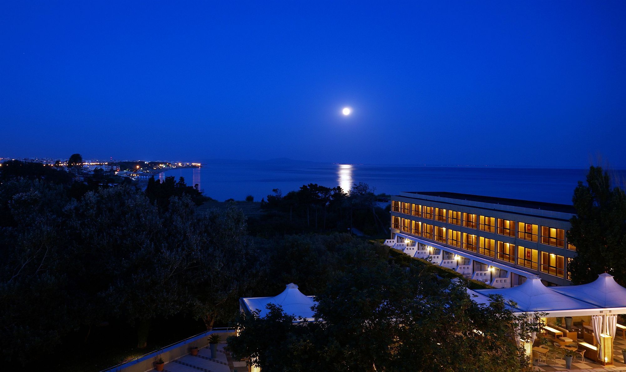 Alexander Beach Hotel & Spa Александруполіс Екстер'єр фото Night view of the hotel